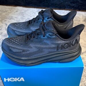 Hoka Women’s Clifton 9 Running Shoes - size 7.5 - triple black